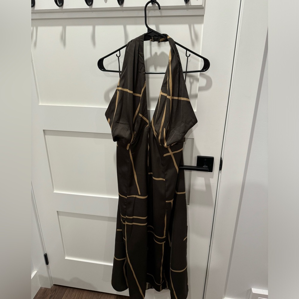 Great fitted crisscross top dress.